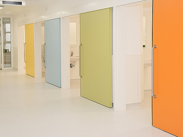 Bunte Türen der Zentralen Notaufnahme Bunte Türen der Zentralen Notaufnahme