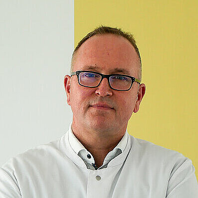 Dr. Manfred Petrick Dr. Manfred Petrick