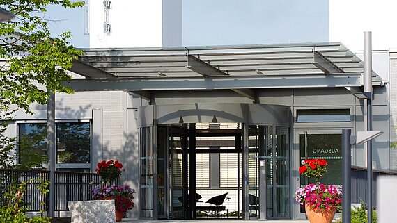 Eingangsbereich des Klinikums Eingangsbereich des Klinikums