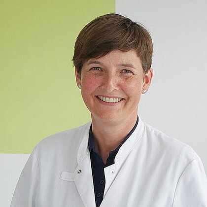 Dr. Julia Schumm Dr. Julia Schumm