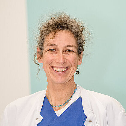 Dr. Barbara Bahr Dr. Barbara Bahr