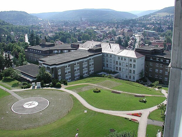 Klinikgebäude im Jahr 2004 Klinikgebäude im Jahr 2004