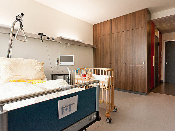 Zimmer auf der Mutter-Kind-Station Zimmer auf der Mutter-Kind-Station